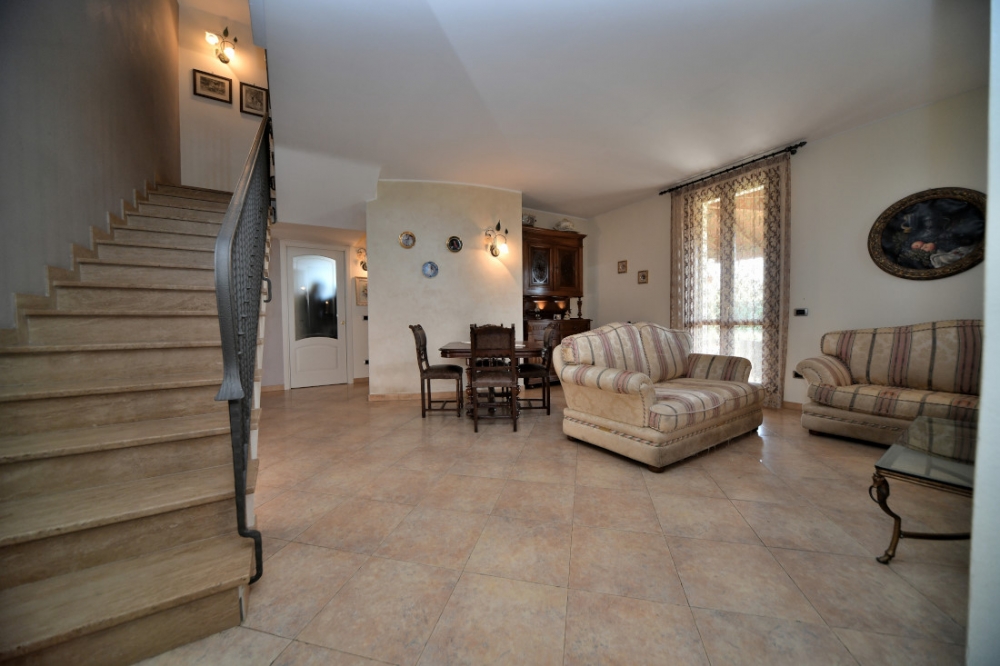 Rif. 1463 Bella casa abbinata con grande giardino a Correggio in frazione